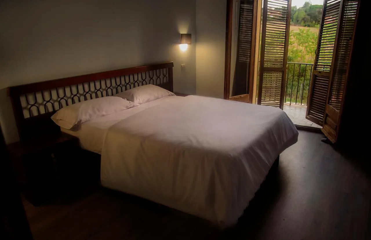 Hostal Darnius ホテル